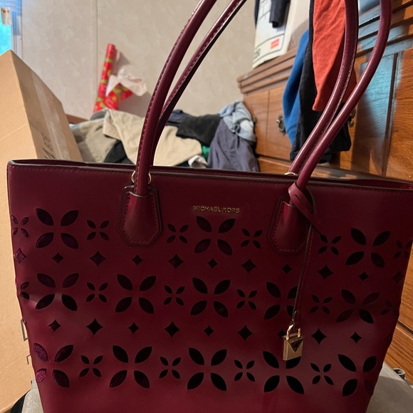 Michael Kors burgundy tote - Picture 3 of 4
